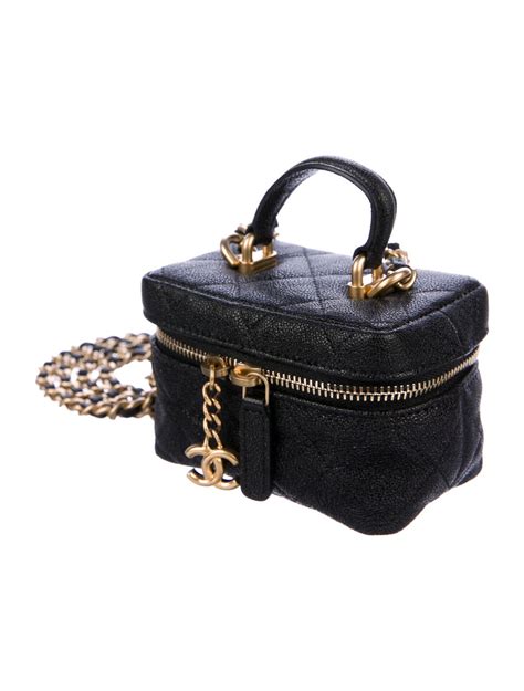 Shop CHANEL SMALL VANITY WITH CHAIN 